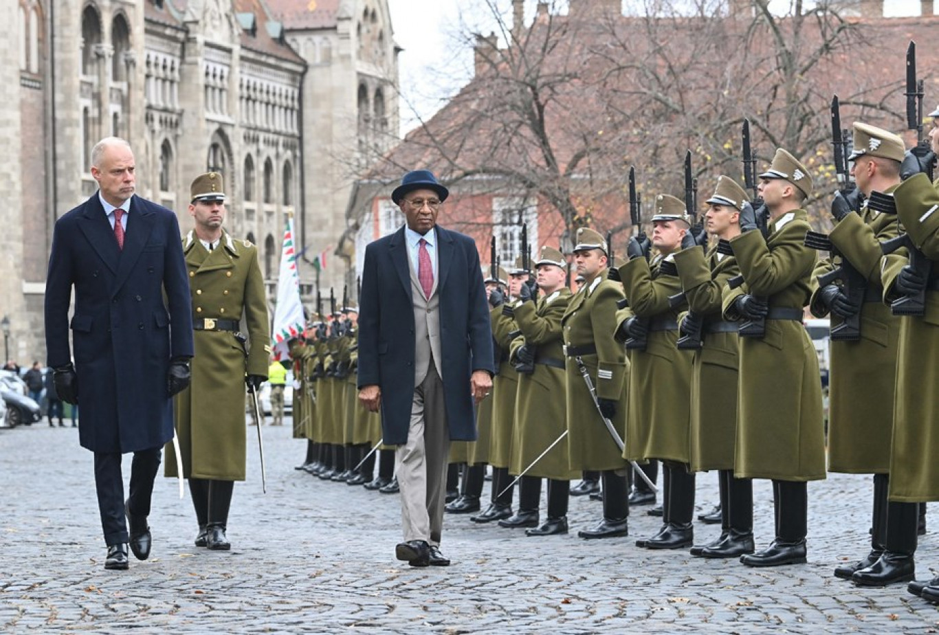 Továbbra sem tudni, miért megy 200 magyar katona Csádba