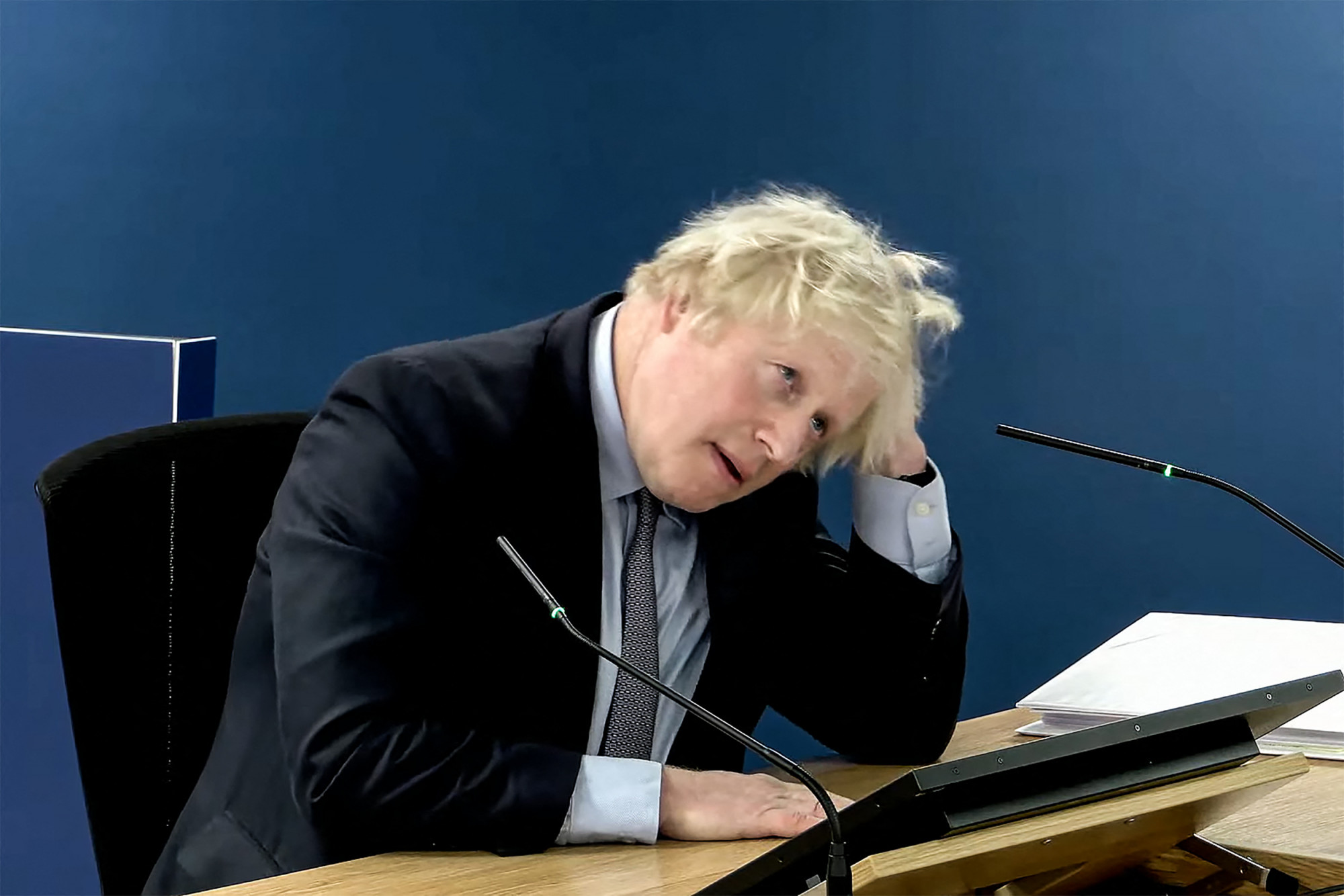 Boris Johnson vállalta a felelősséget a járványkezelés alatt meghozott döntéseiért