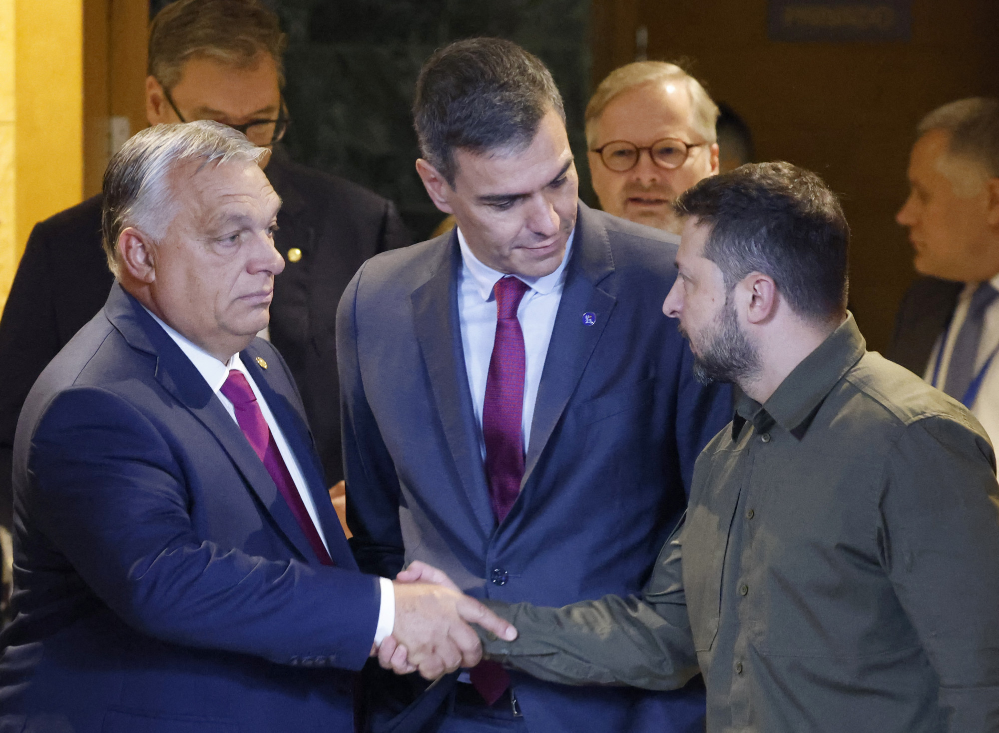 Orbán Viktor, Pedro Sánchez spanyol miniszterelnök és Volodimir Zelenszkij ukrán elnök