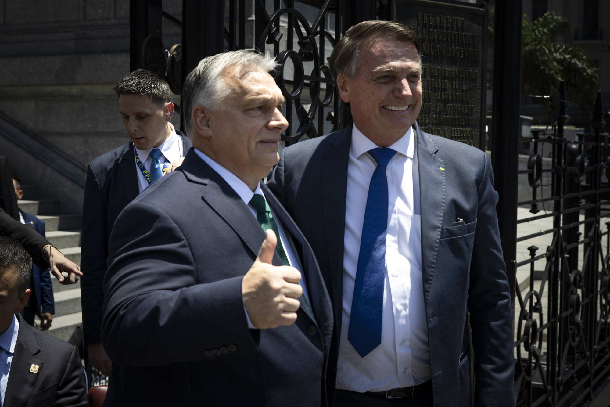 A brazil kormány szerint Orbánnak tudnia kellett Bolsonaro bújtatásáról, a rendőrség kineveti a volt elnök védekezését