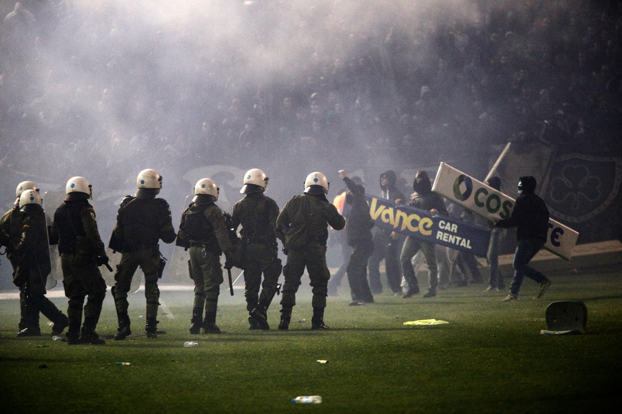 Két hónapig zárt kapus lesz minden meccs a görög futballbajnokságban