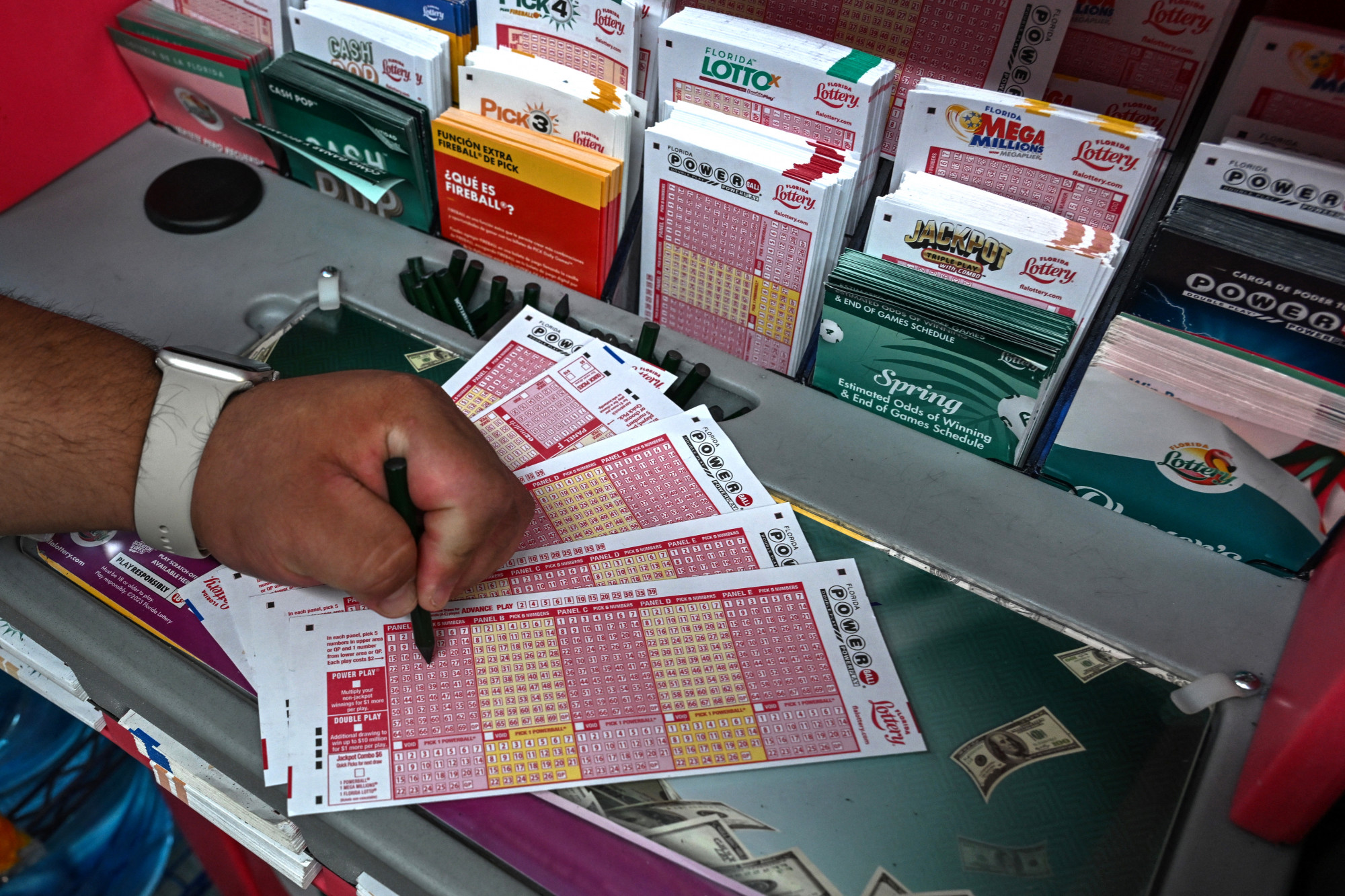 Nem jelentkezett a 15,5 milliárd forintos nyereményéért a floridai lottónyertes