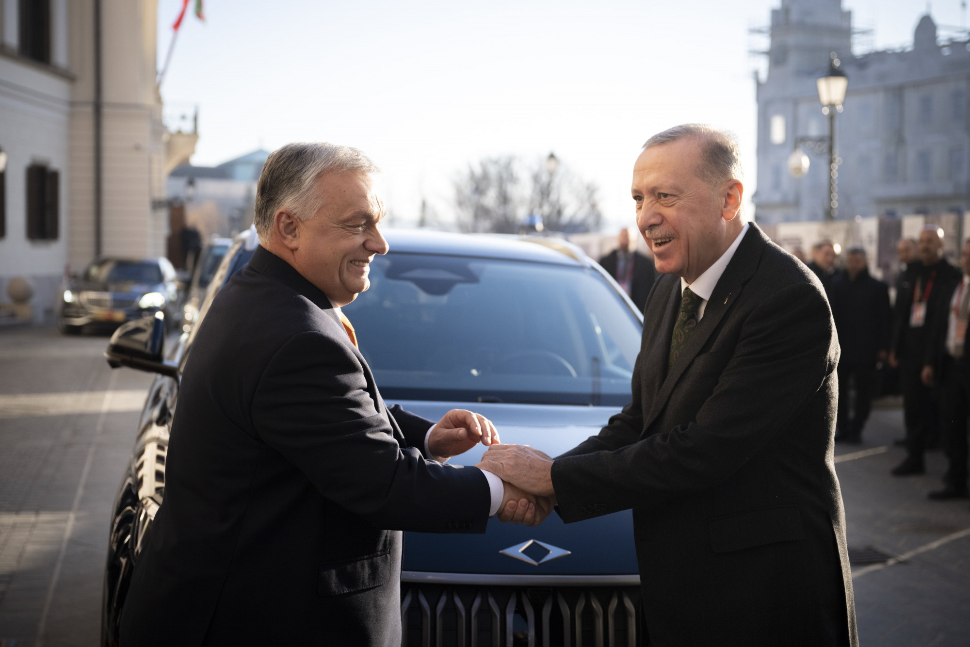Úriasnak nevezte Orbán az Erdoğantól ajándékba kapott autót, és közölte, hogy hazamegy vele a falujába