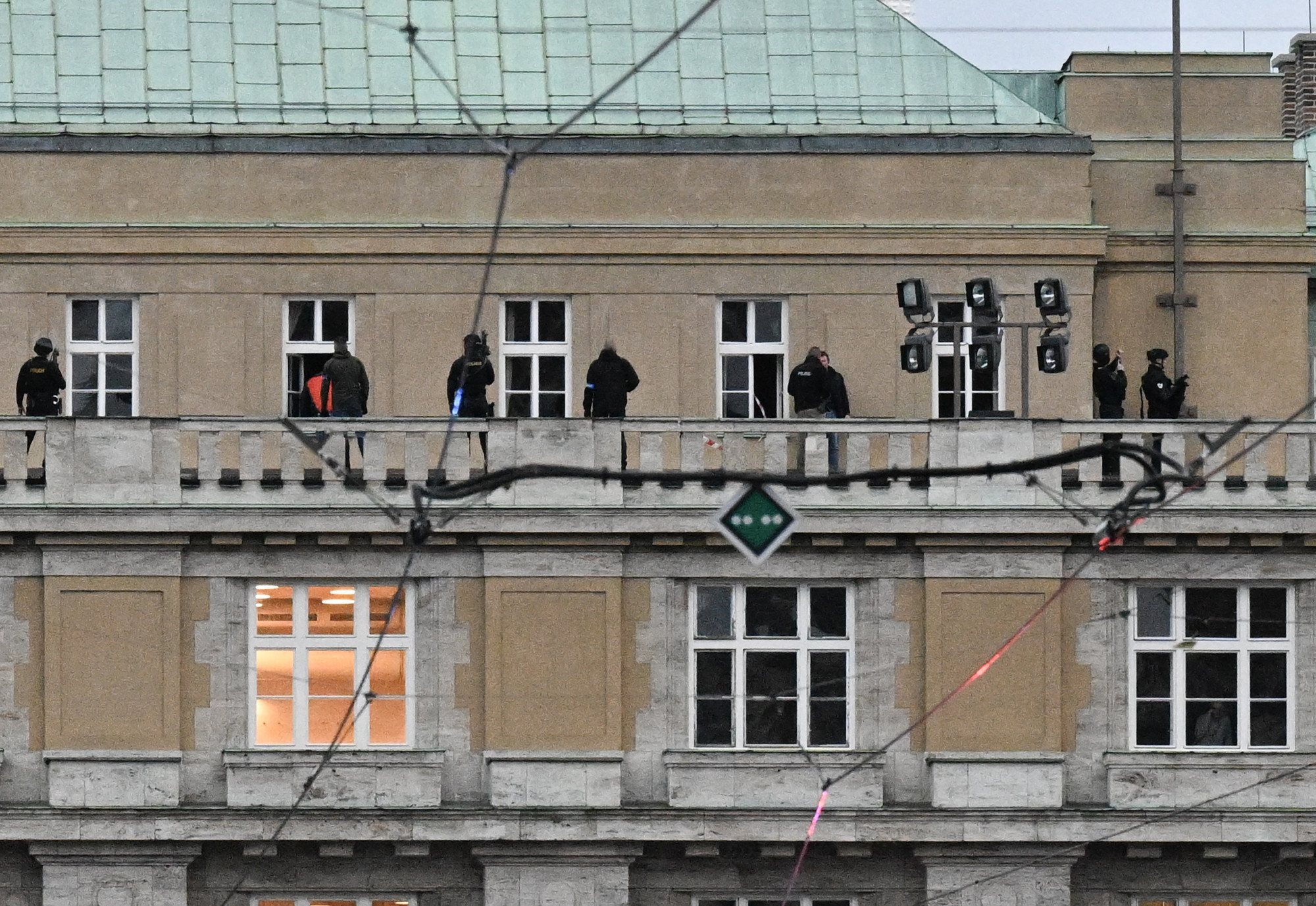15 halott a prágai Károly Egyetemen, az egyetem diákja volt a merénylő