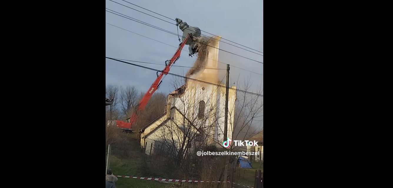 Le kellett rombolni a 150 éves bikali evangélikus templom tornyát