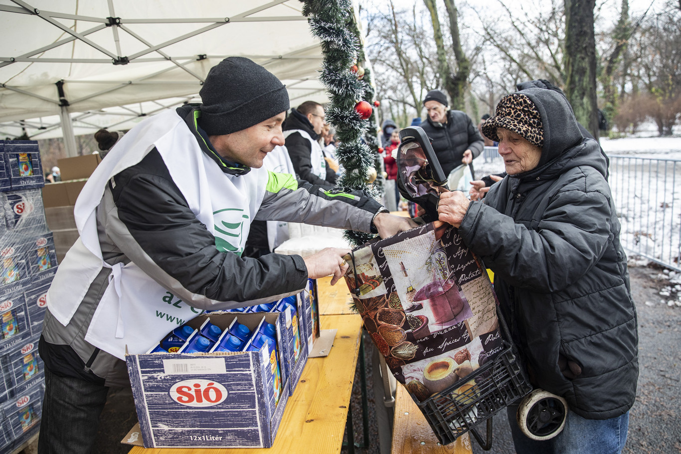 Az ételosztások szomorú tapasztalata: felbukkantak azok a családok is, ahol mindkét szülő dolgozik