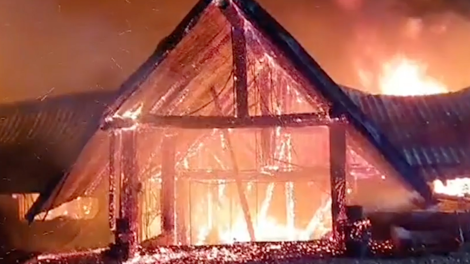 Öten haltak meg, köztük egy gyerek, amikor leégett egy román vendégház