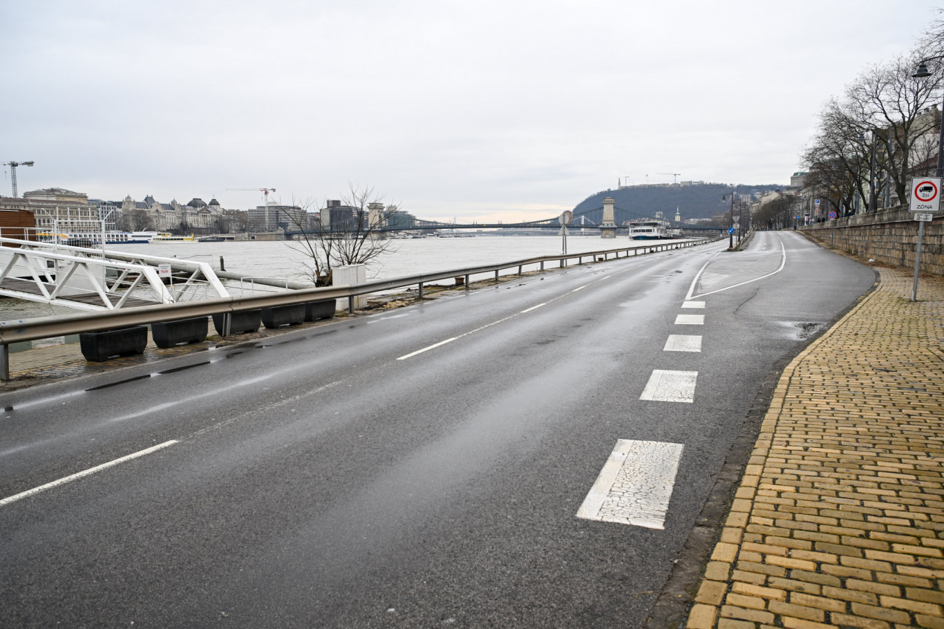 Majdnem 3 métert emelkedik a Duna Budapestnél péntekig