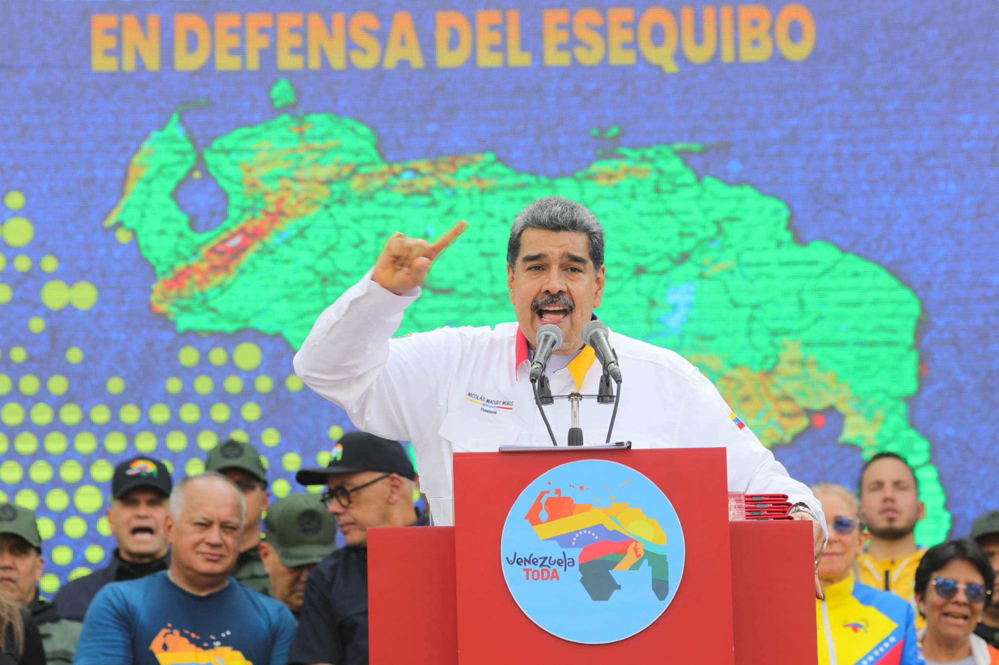 A venezuelai elnök hadgyakorlatot hirdetett, miután a britek  hadihajót küldtek Guayana védelmére