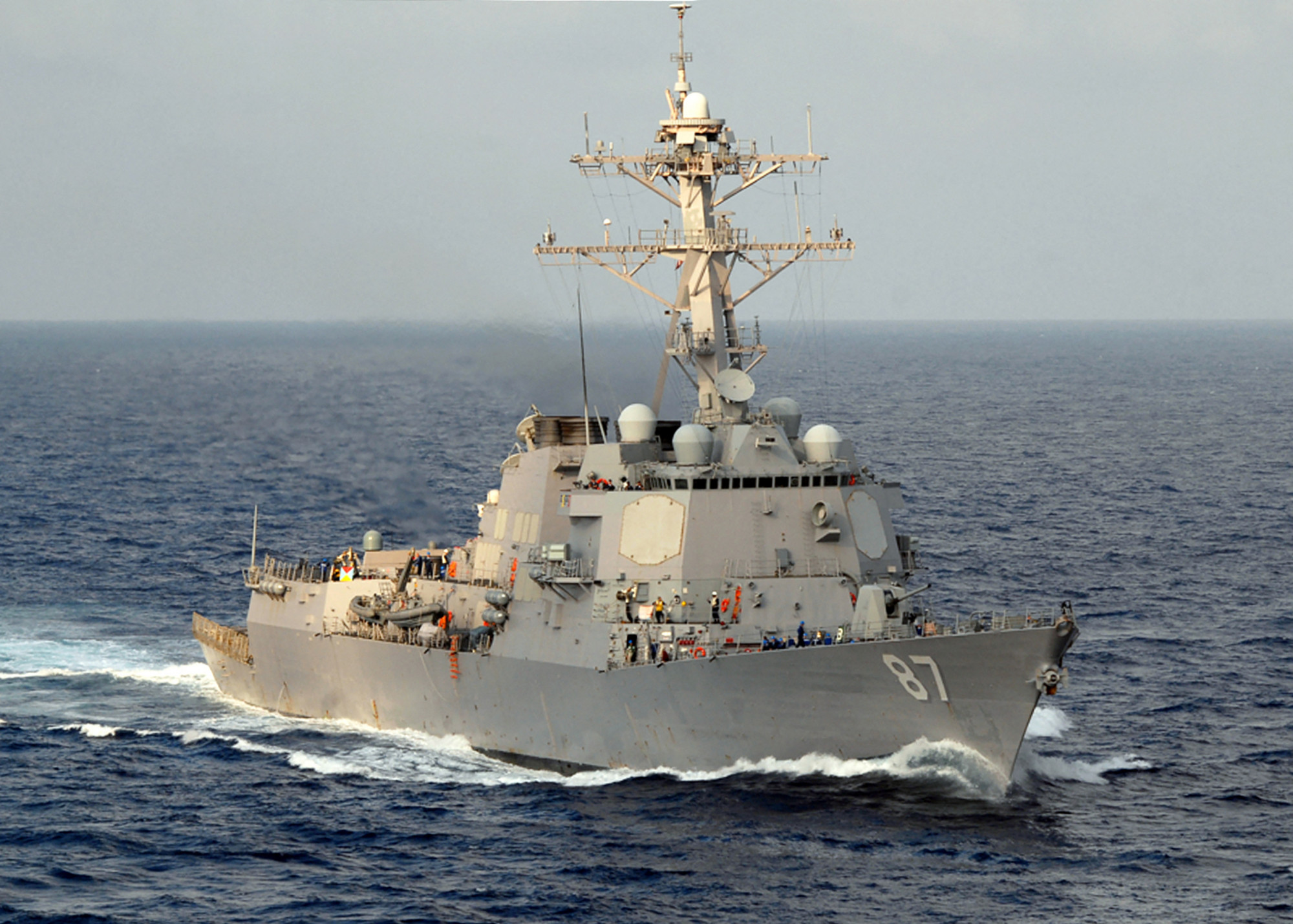 Az amerikai haditengerészet kilőtt három húti kishajót a Vörös-tengeren