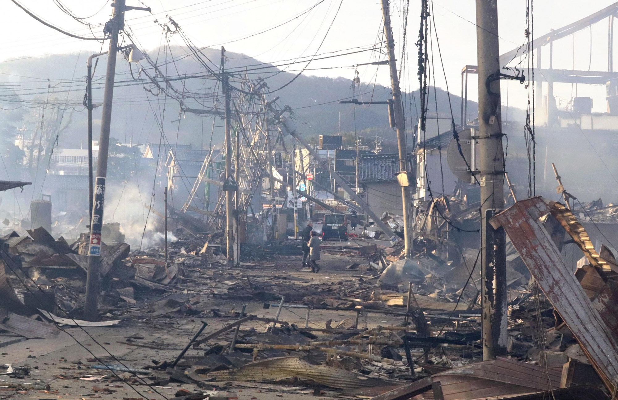 Már 48 halálos áldozata van a japán földrengésnek