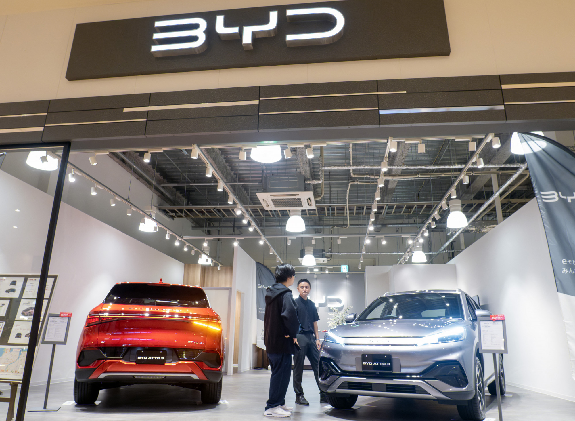Az év végén a kínai BYD már több elektromos autót adott el, mint a Tesla