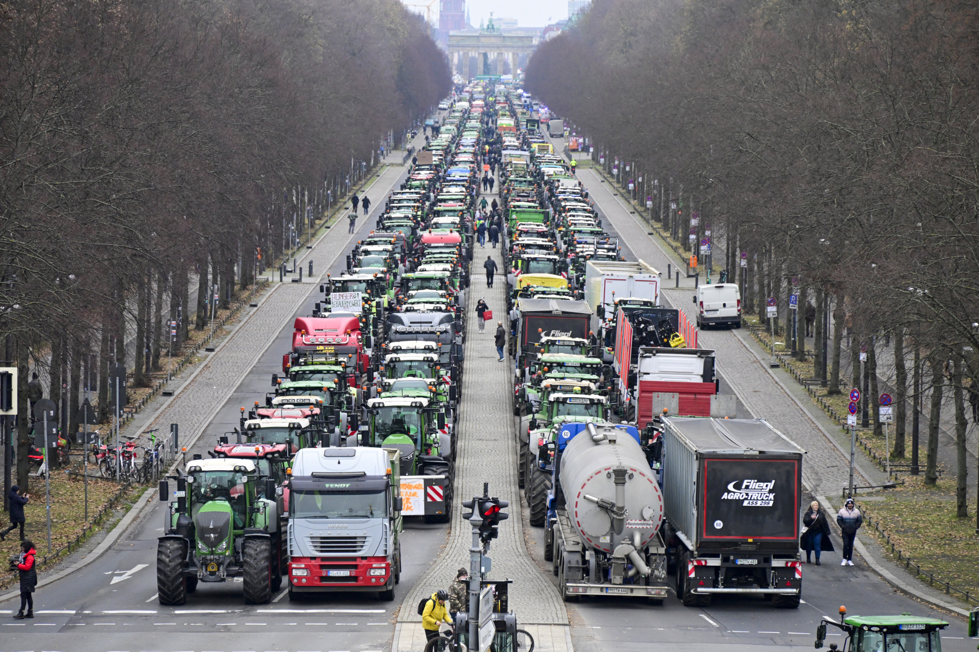 A szélsőjobbos AfD-nek törhetik az utat a Németországot megbénító traktorok