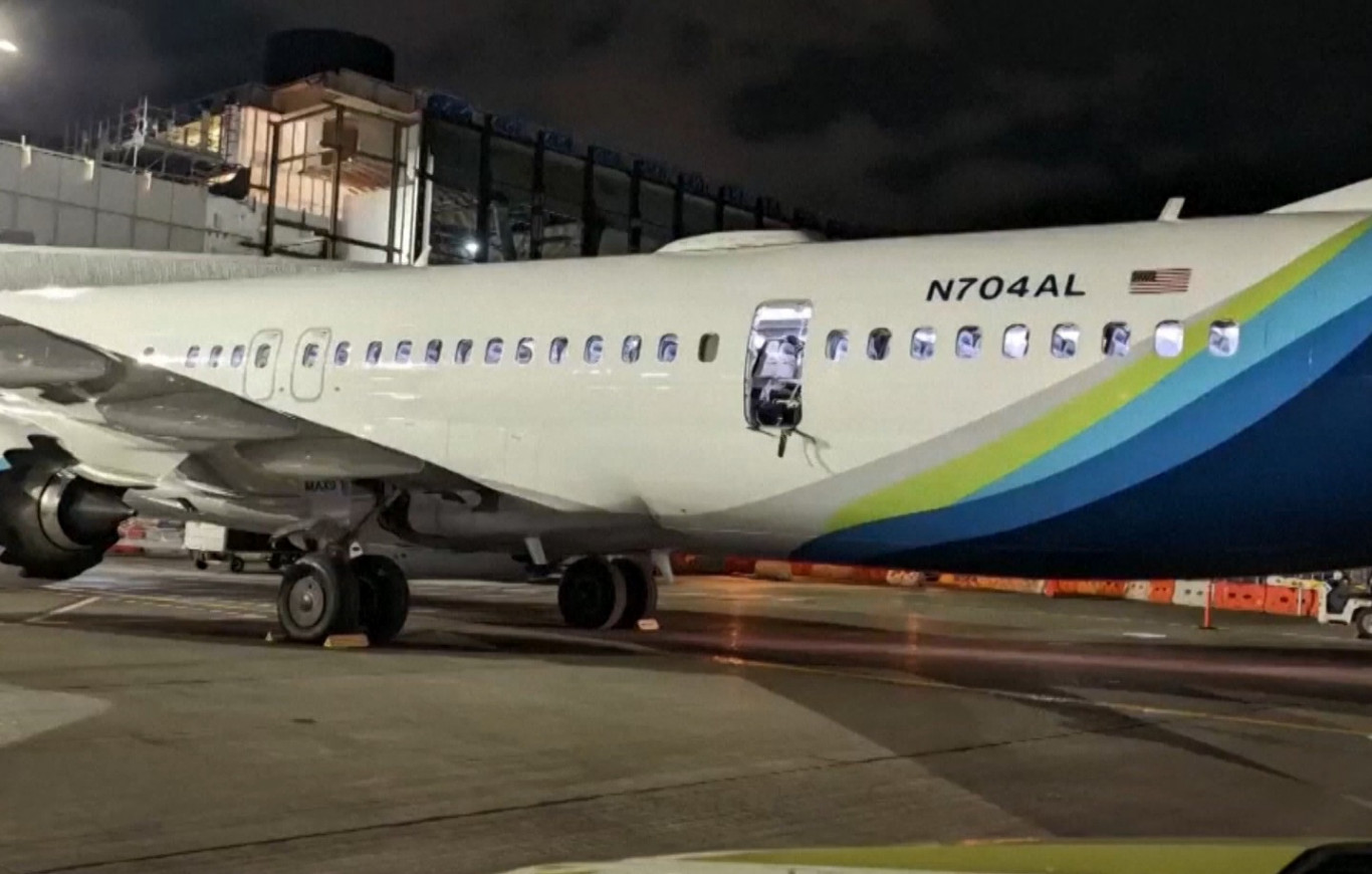 A nem megfelelő rögzítés miatt szakadhatott ki a Boeing 737 Max ajtaja
