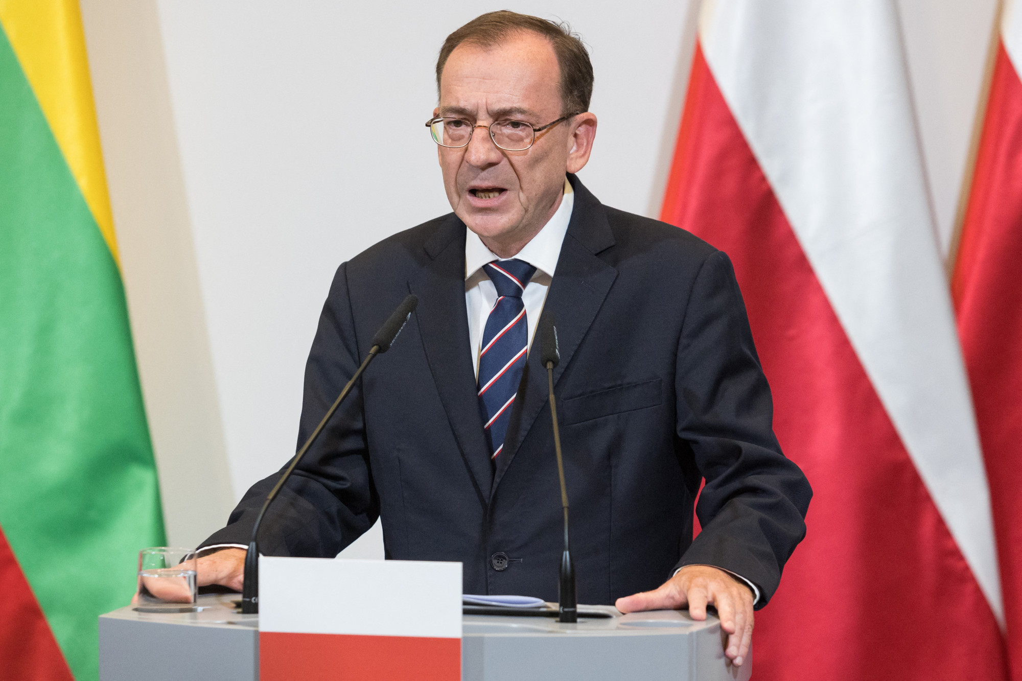Őrizetbe vette a rendőrség a volt lengyel belügyminisztert és helyettesét