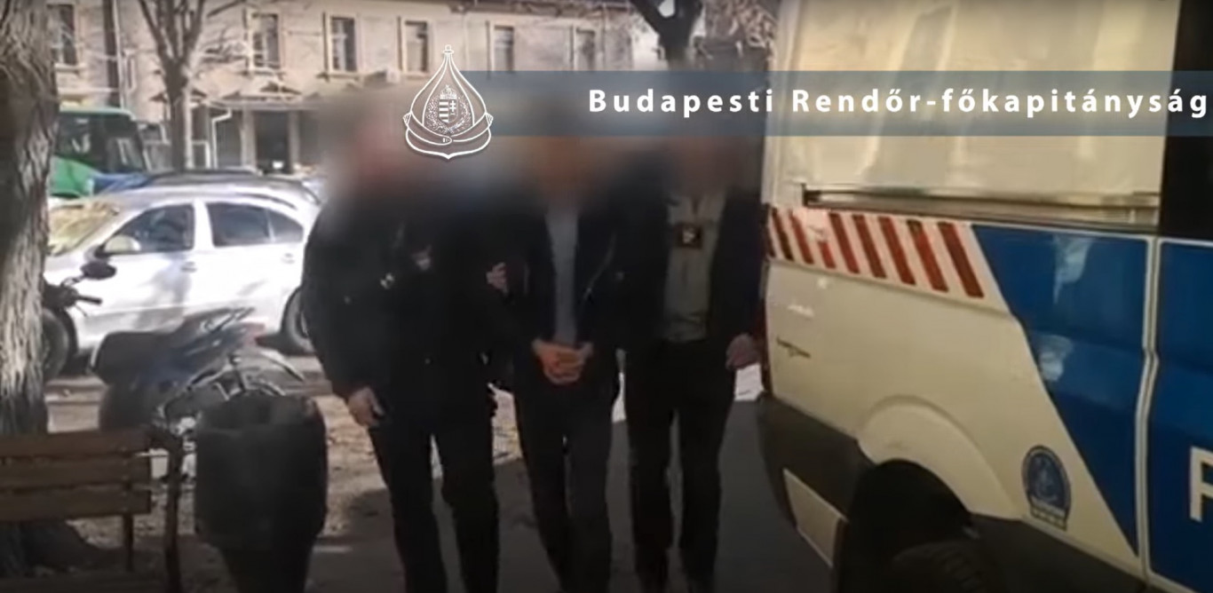 Késsel akartak rabolni, de két helyen sem vették őket komolyan, ellenben a rendőrökkel, akiknek csak annyit mondtak: vicceltünk