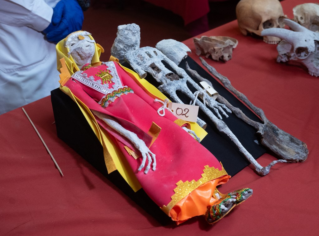 Perui tudósok: Az idegen lények múmiái igazából állati és emberi csontokból összelegózott babák