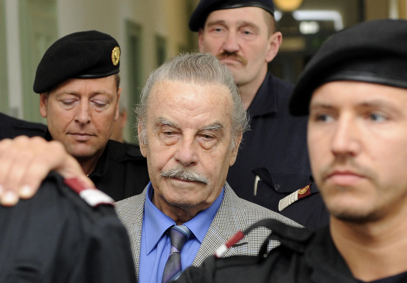 Gondozóotthonba kerülhet Josef Fritzl, aki 24 évig tartotta fogva lányát