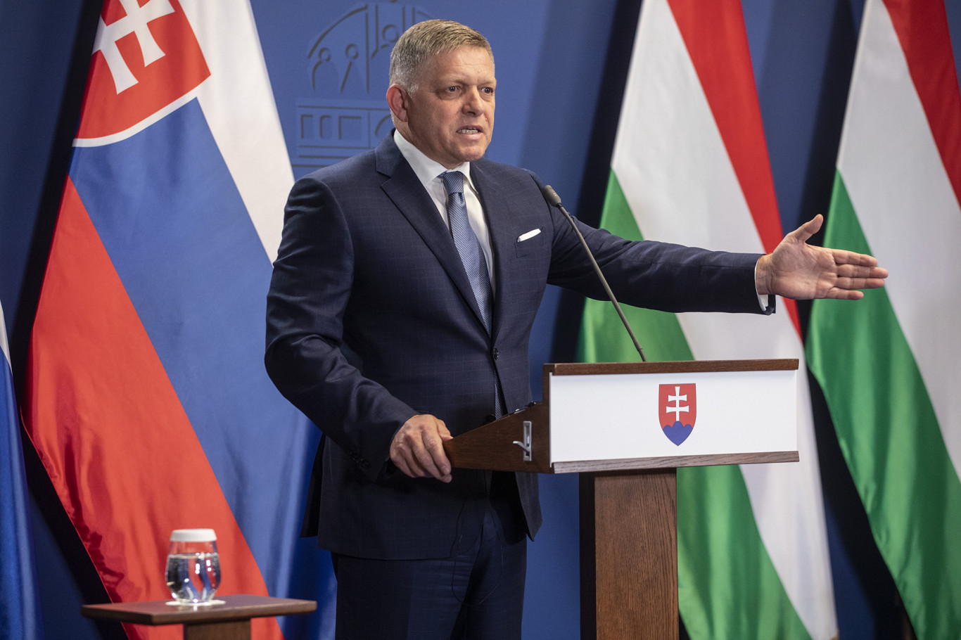 Fico elkapott egy vírust, de mindent megtesz, hogy Brüsszelben már ott lehessen Orbán mellett