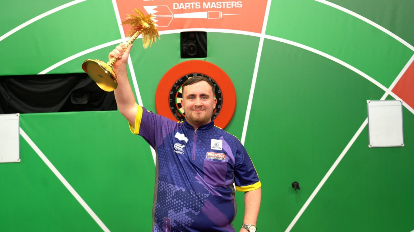 Még soha senki nem dobott 9 nyilast olyan fiatalon, mint Littler Bahreinben, megdőlt Michael van Gerwen rekordja