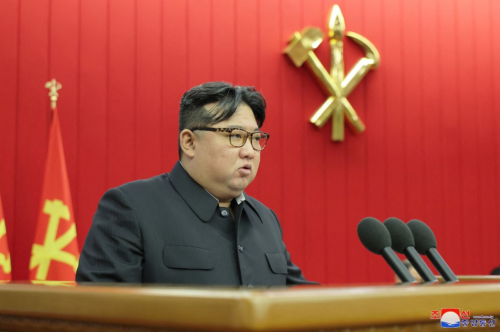 „Felkészültnek kell lennünk egy pusztító háborúra” – Észak-Korea újból manőverező robotrepülőgépeket lőtt ki