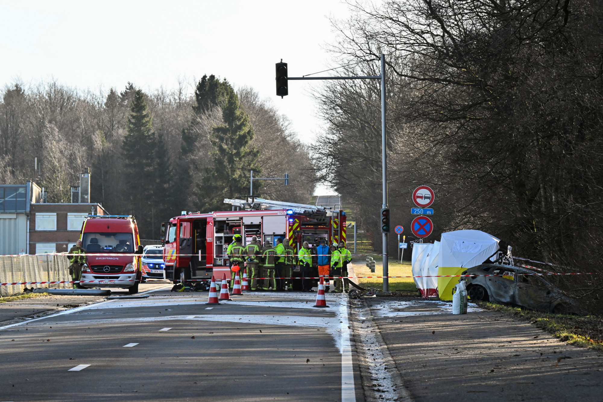 Autóra zuhant egy kisrepülő Belgiumban, ketten meghaltak