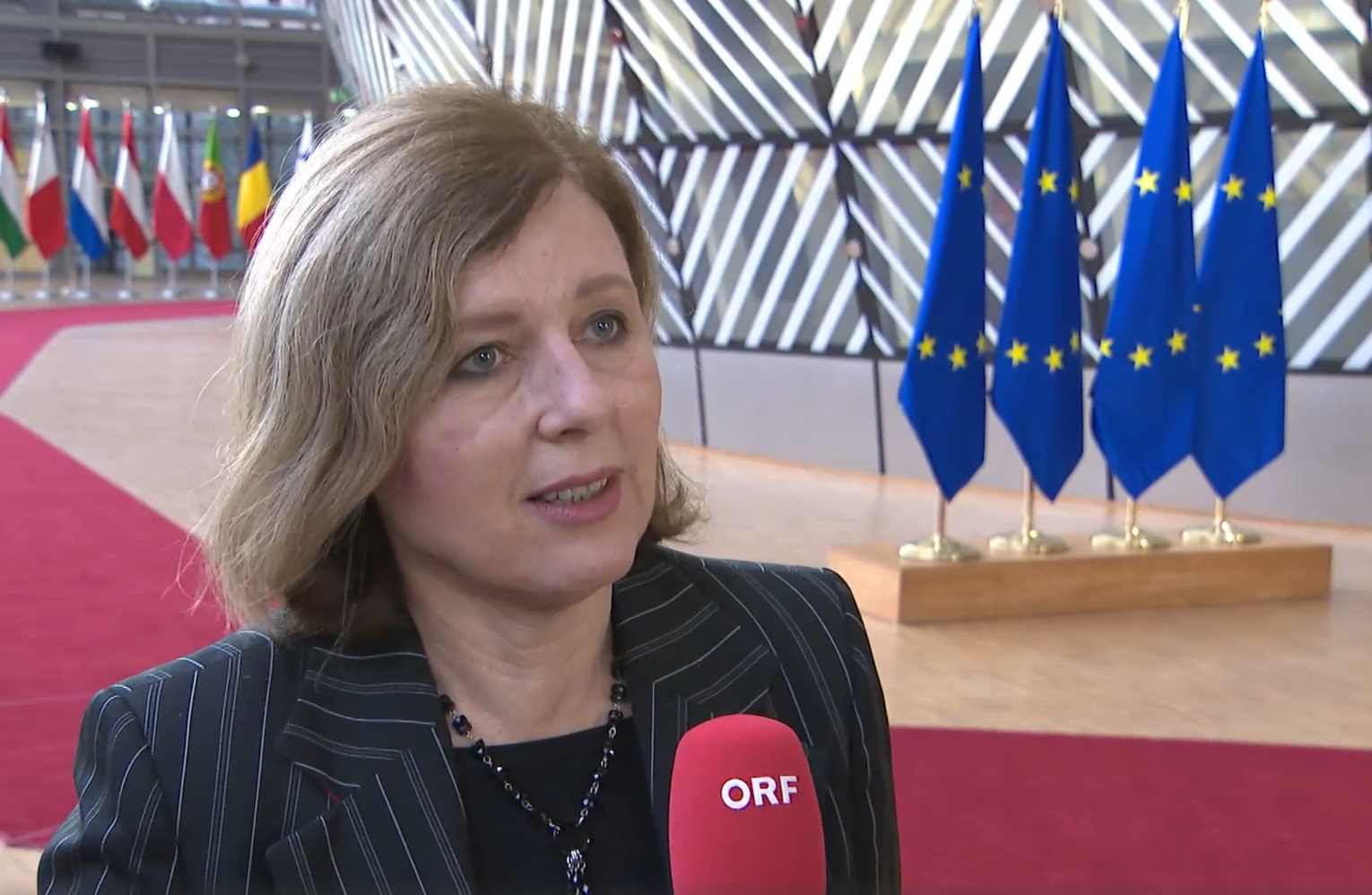Věra Jourová: Meglátjuk, hogy a vezetőknek lesz-e elég türelmük Orbánnal tárgyalni