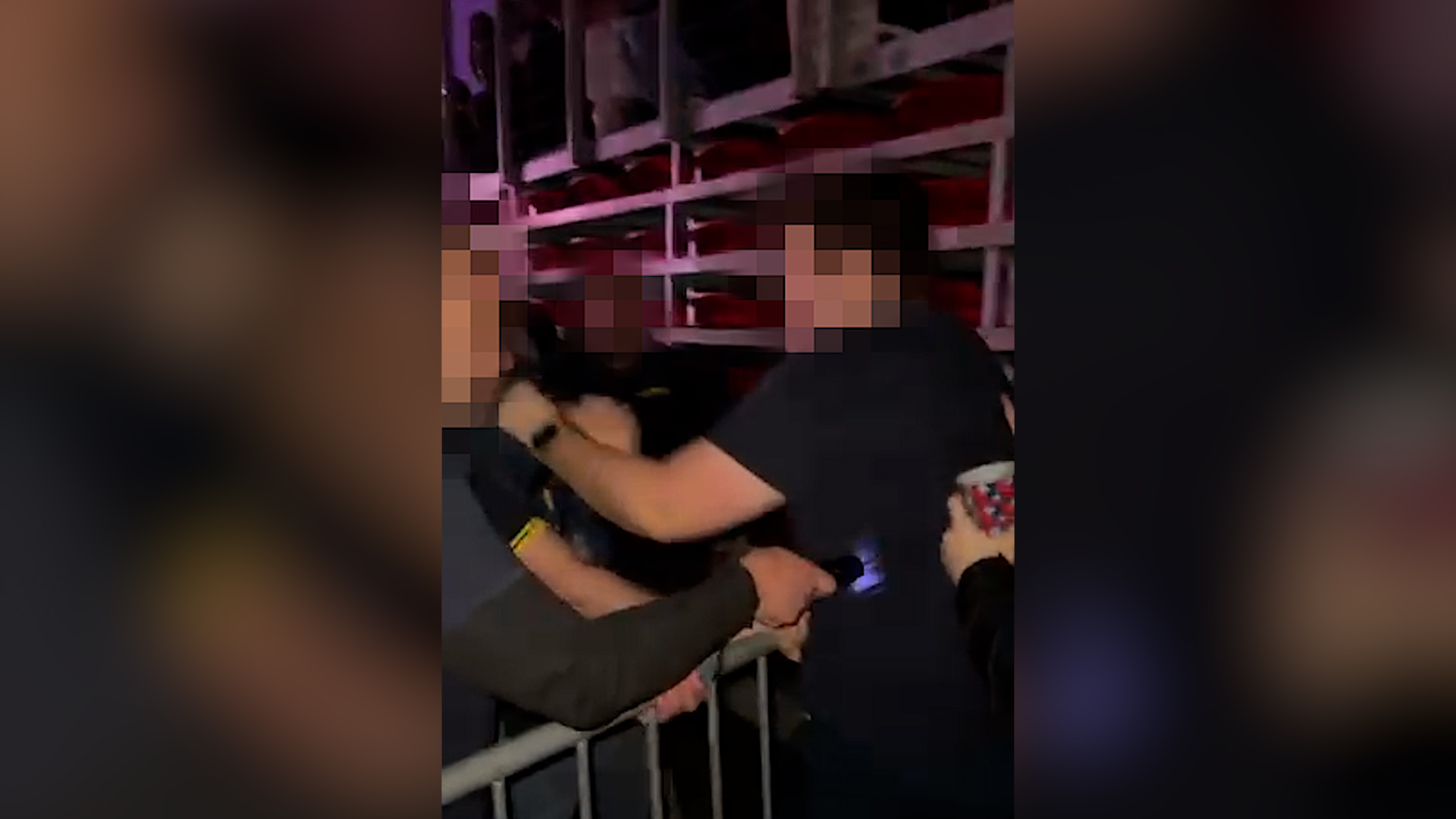 Sokkolózott egy valtonos biztonsági őr az arénás Krúbi-koncerten