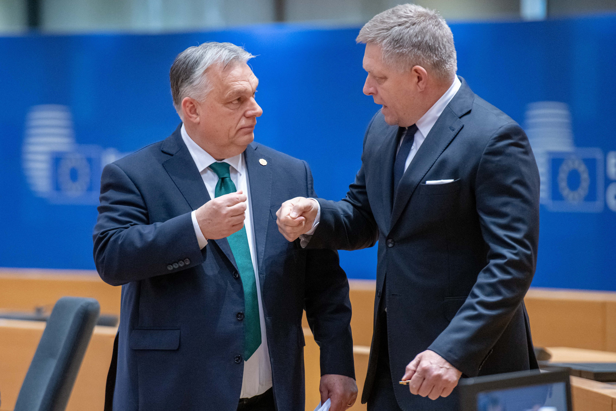 Orbán Viktor és Robert Fico az EU-csúcson