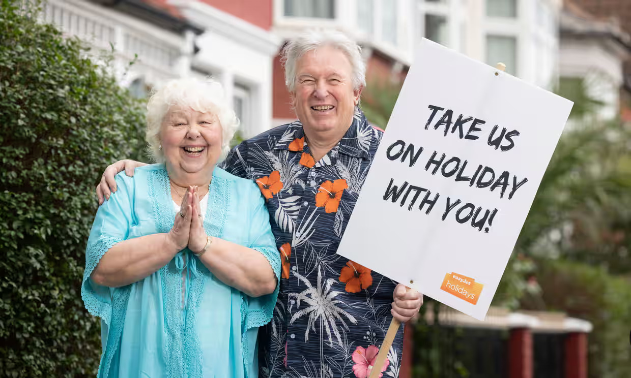 Nagy-Britanniában ingyenjegyet kaphatnak a nagyszülők az easyJet gépeire, ha elviszi őket a család nyaralni