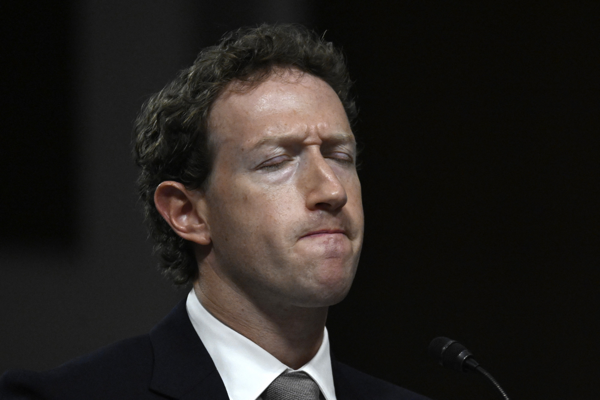 Zuckerberg névrokona beperli a Facebookot