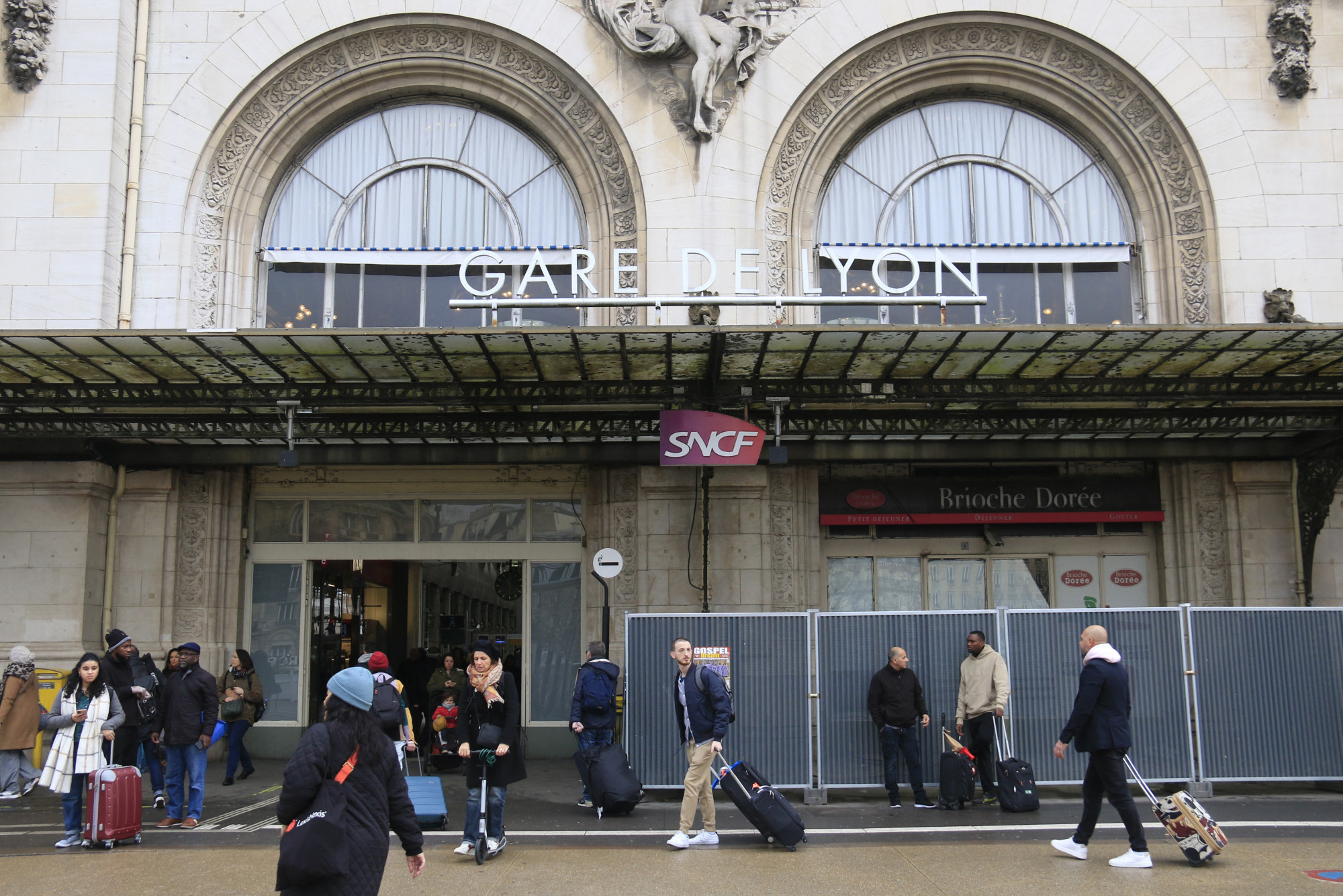 Késelés volt egy párizsi pályaudvaron, hárman megsérültek