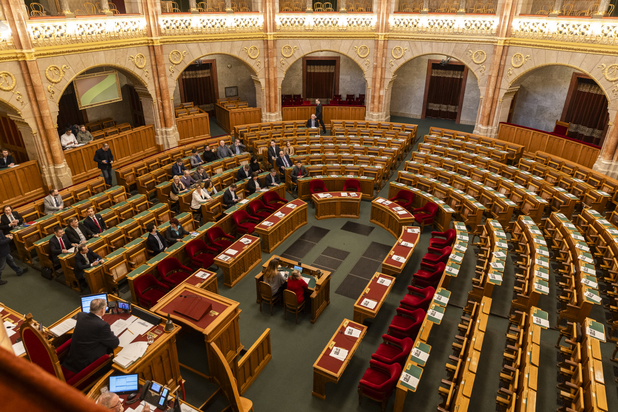 A Fidesz-frakció nem ment el a svéd NATO-csatlakozás miatt összehívott rendkívüli parlamenti ülésre, az ellenzék szerint ez gyanús