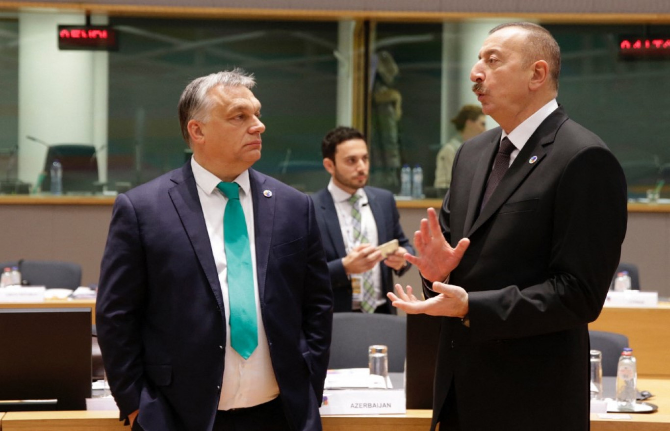 Így készül a választásokra az azeri diktátor, akitől Orbán sokat tanult arról, hogyan is kell jól vezetni egy országot