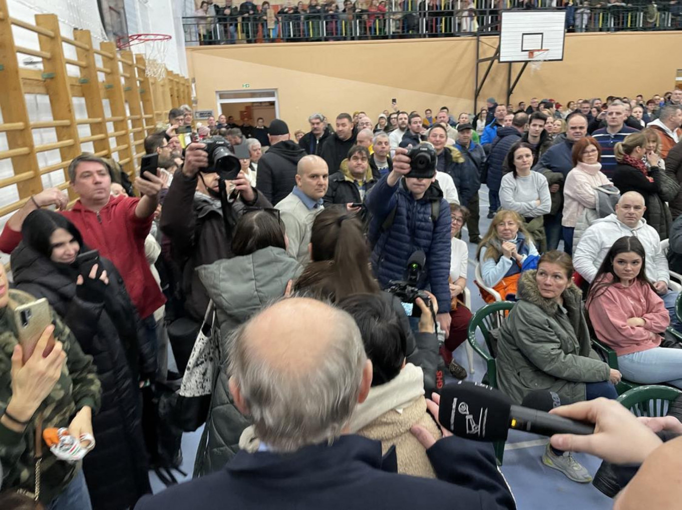 Az önkormányzatnak semmi beleszólása abba, hogy akkumulátorbontó jön a faluba, mindenről fent döntenek, &quot;a jóisten alatt közvetlenül&quot;