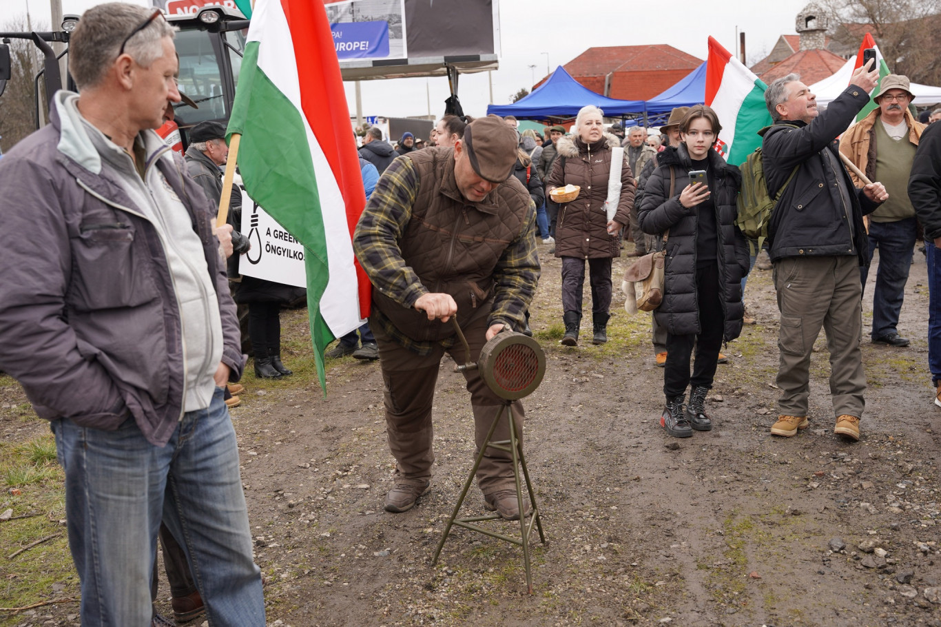 Traktorral és Wass Alberttel az ukrán gabona és Brüsszel ellen – gazdatüntetés volt Záhonyban pénteken