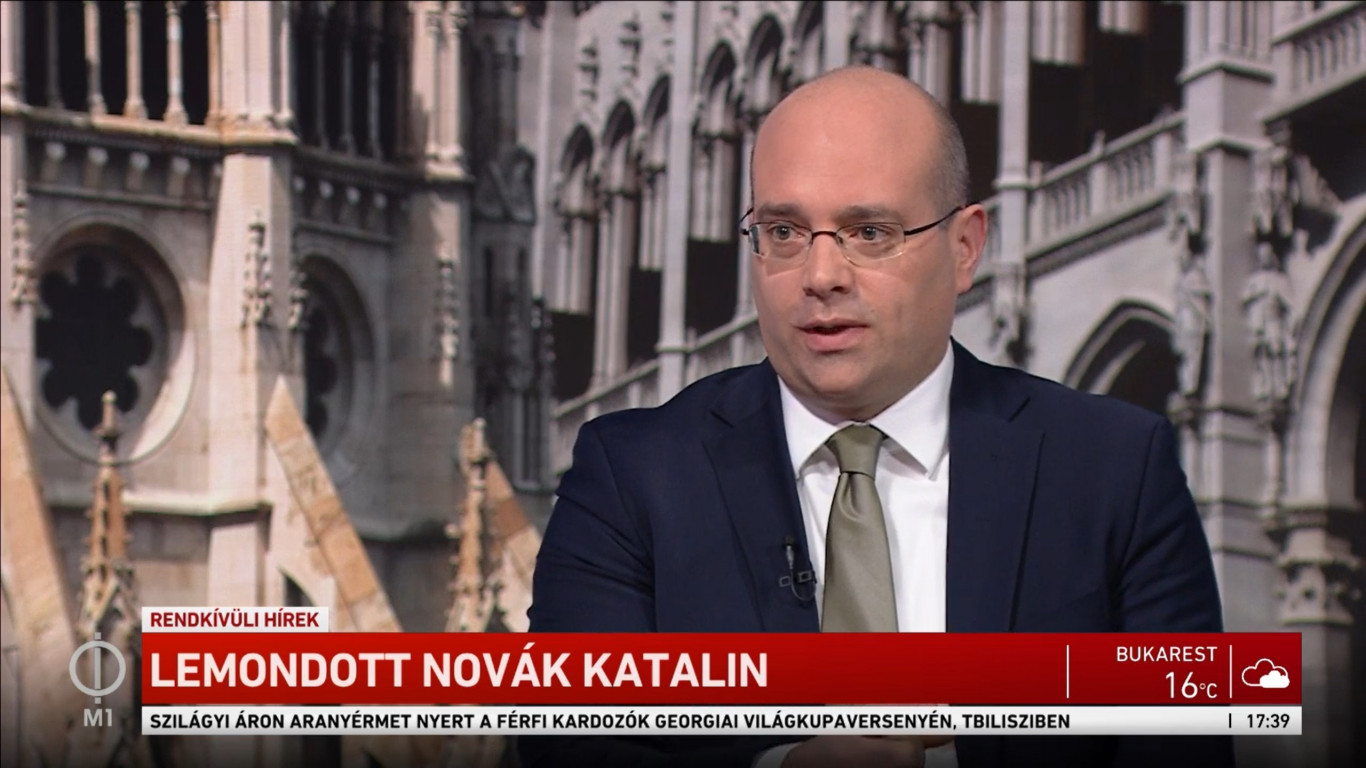 Ugyanaz jutott eszébe a köztévén nyilatkozó elemzőnek, mint Kocsis Máténak Novák Katalin lemondása kapcsán Ugyanaz jutott eszébe a köztévén nyilatkozó elemzőnek, mint Kocsis Máténak Novák Katalin lemondása kapcsán