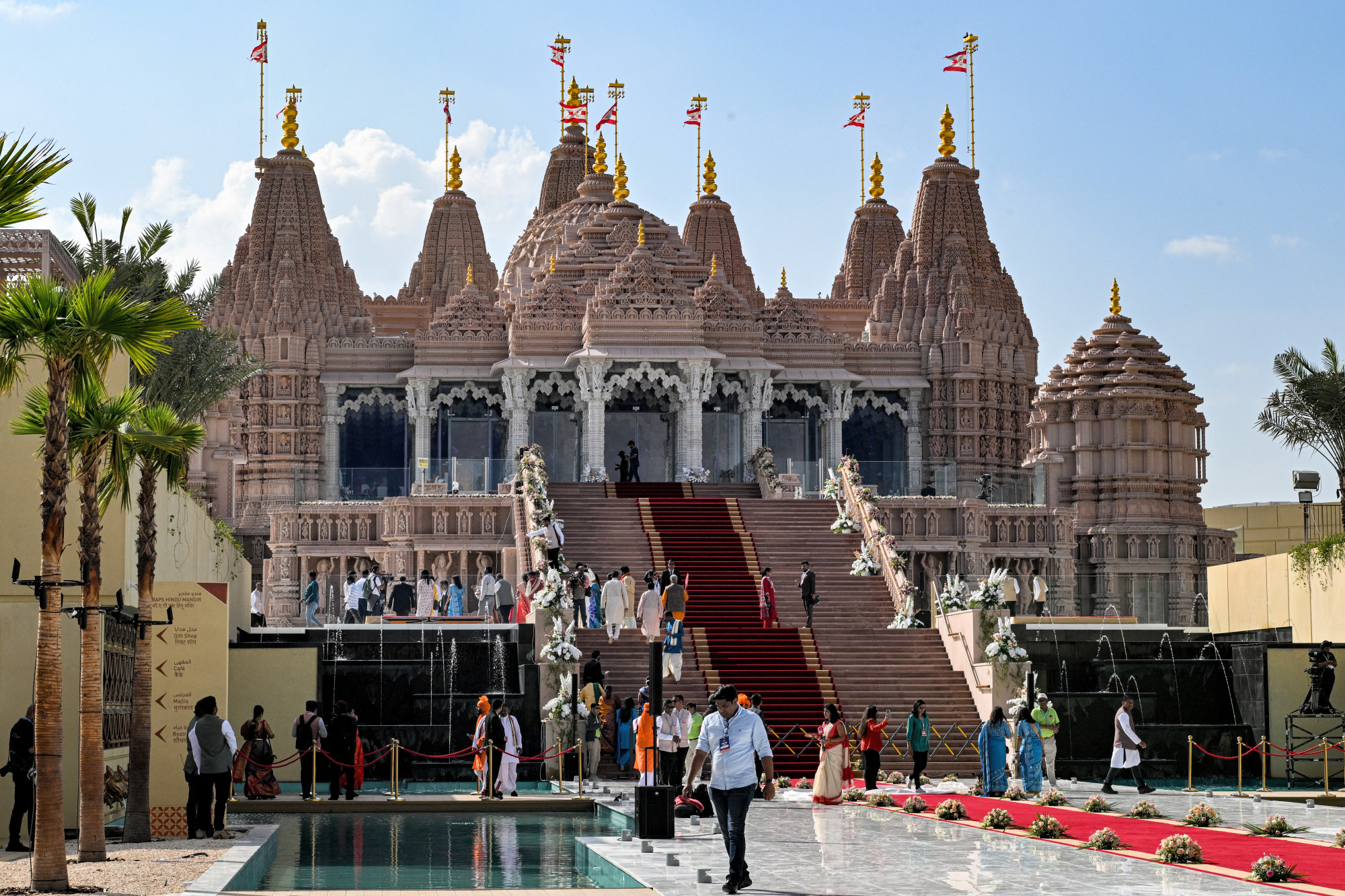 Gigantikus hindu templomot épített India az Egyesült Arab Emírségekben