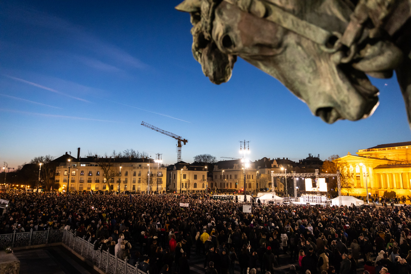 Már a második lakást vásárolták meg az influenszertüntetésen összekalapozott pénzből