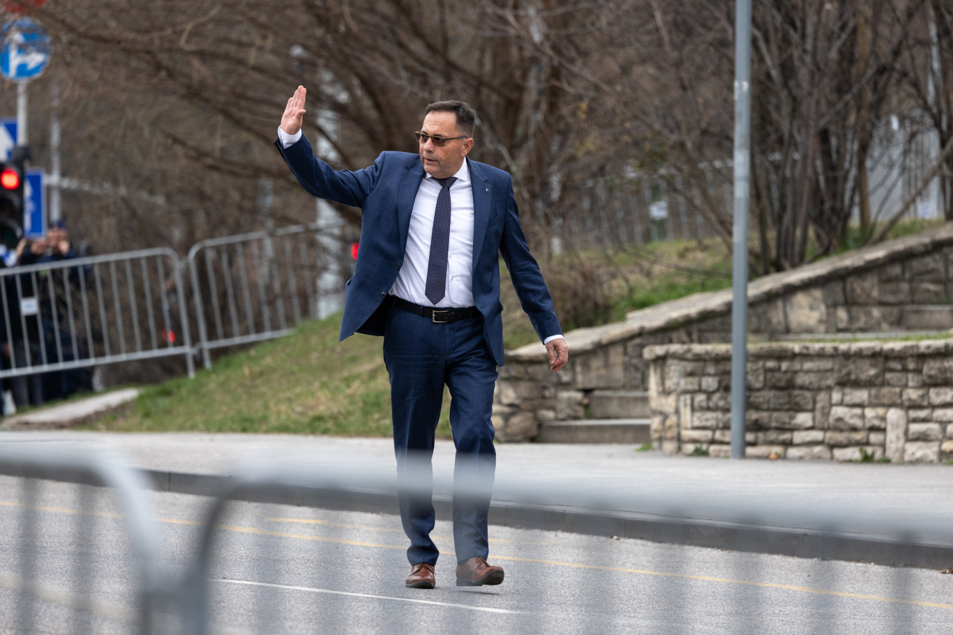 Az NVB szerint belefér, hogy Pócs János iskolásokat riogatott a háborúval március 15-e alkalmából