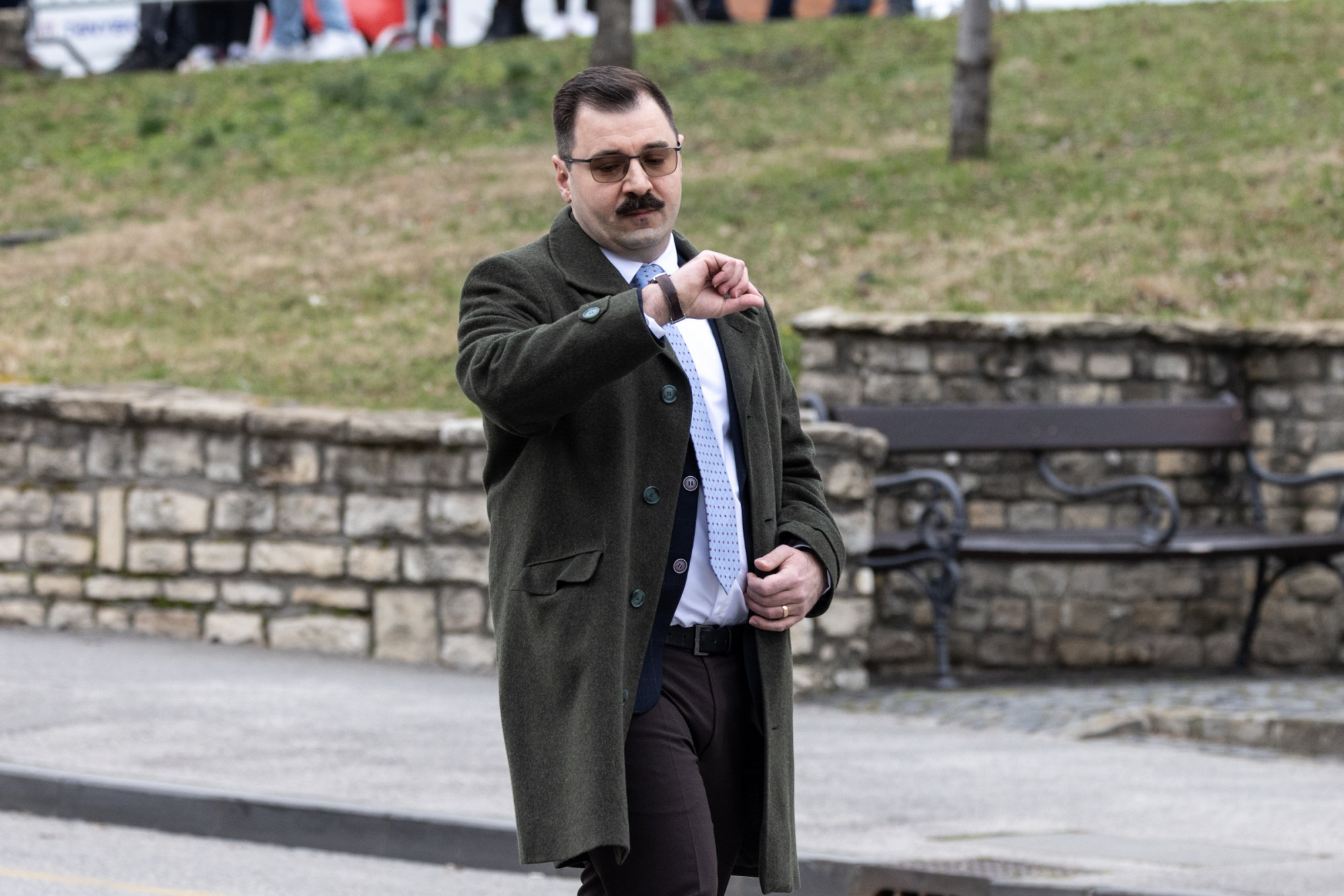 Nettó 300 millióból kampányol a határvédelem mellett az Alapjogokért Központ