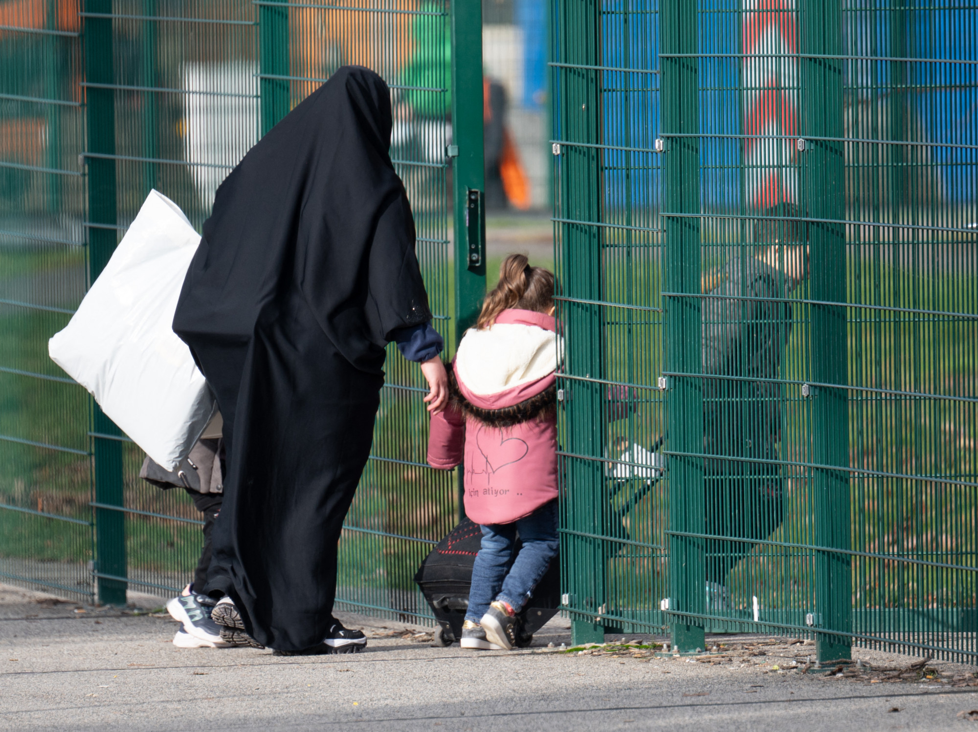 A biztonsági őr erőszakolt meg két menekült nőt egy német befogadóközpontban