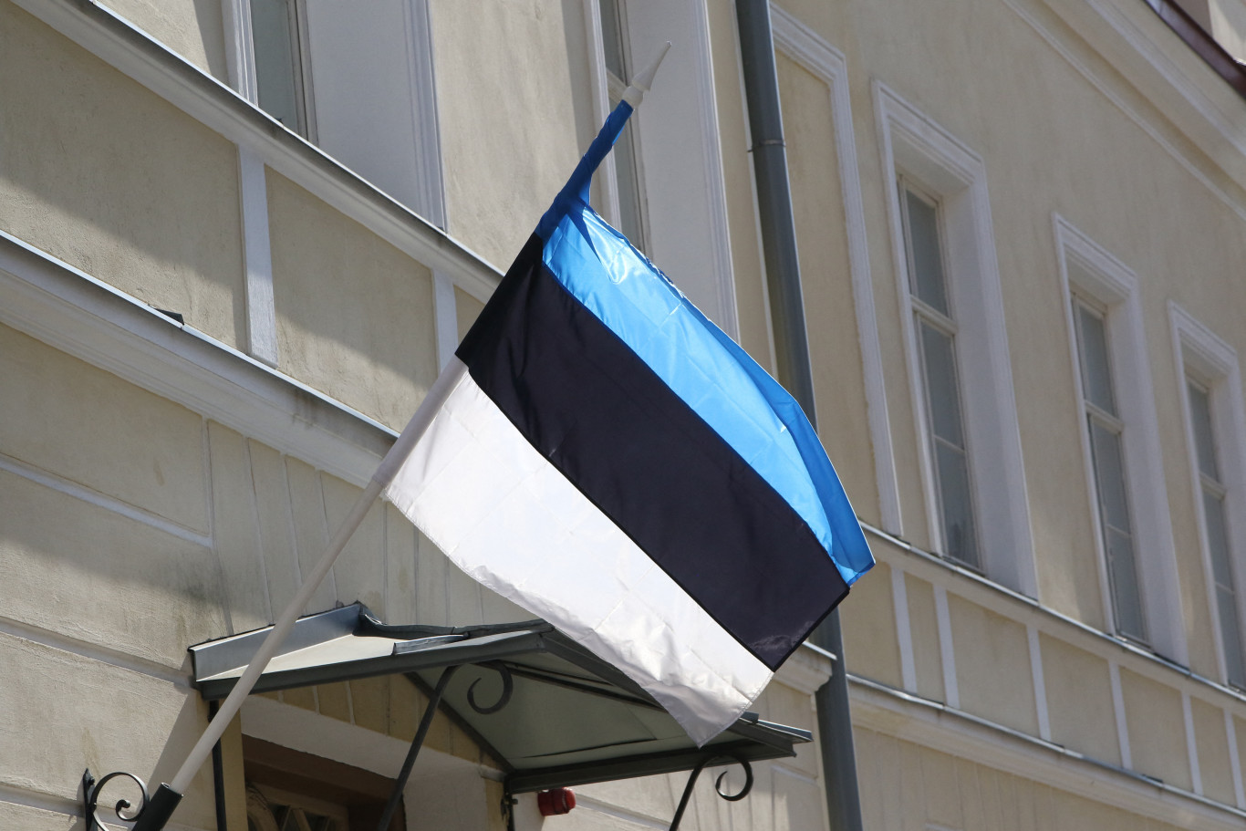 Az oroszok állnak az észt miniszter és újságíró autója elleni támadás mögött