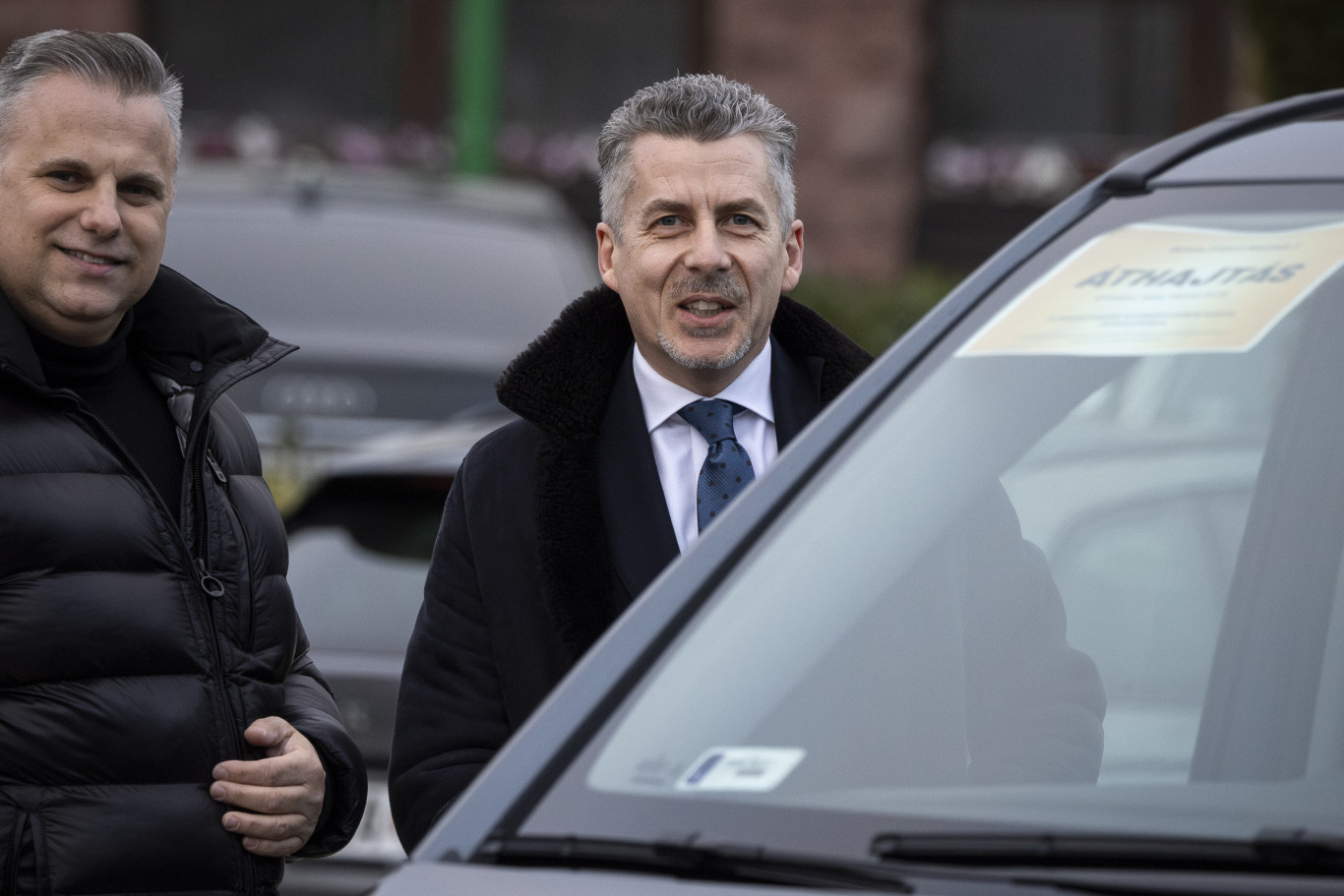 Nyakfűtés, vádlimasszírozós hátsó ülések is vannak Rákay Philip új, 100 milliónál is drágább Maybach-jában