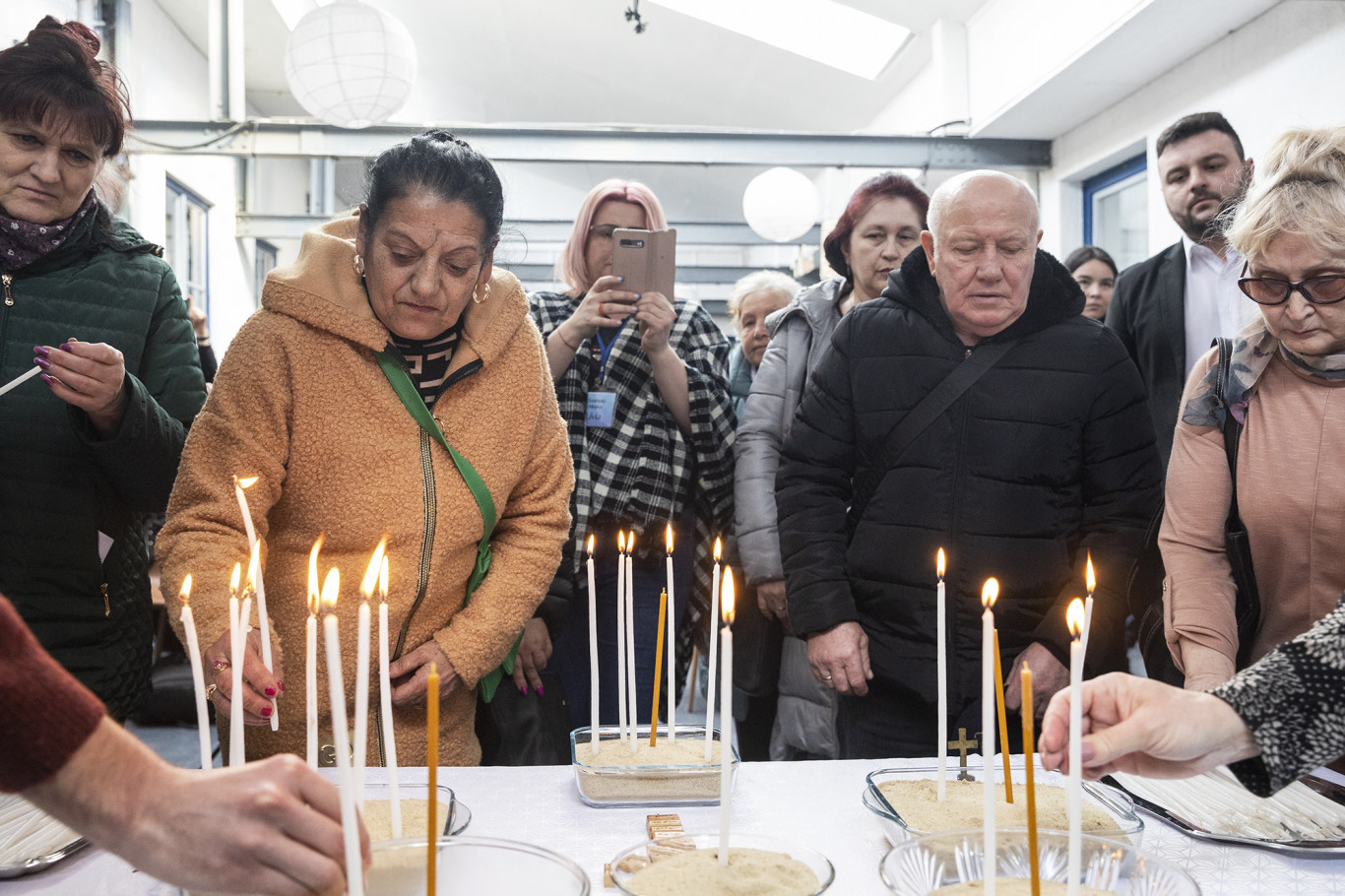 Gyertyagyújtással emlékeztek a háború kitörésének második évfordulójára a Budapesten élő ukrán menekültek