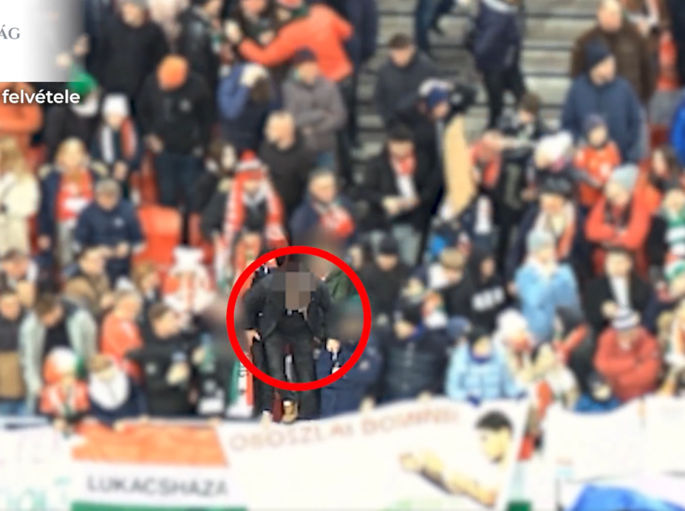 Eltörte a bokáját, amikor leugrott a lelátóról a Puskás Stadionban, és most még vádat is emelnek ellene
