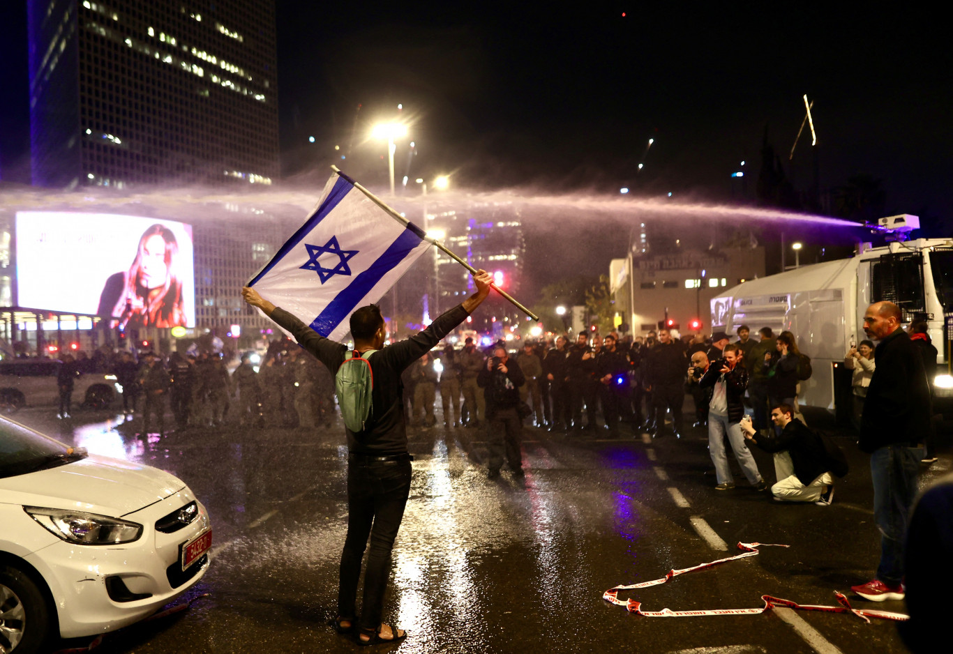 Vízágyúval oszlatták fel a Netanjahu-ellenes tüntetést Tel-Avivban