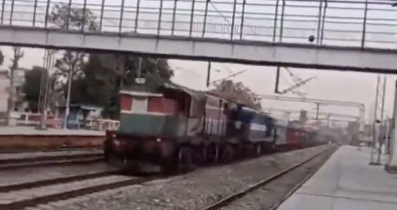 Több mint 70 kilométert száguldott a mozdonyvezető nélküli vonat Indiában