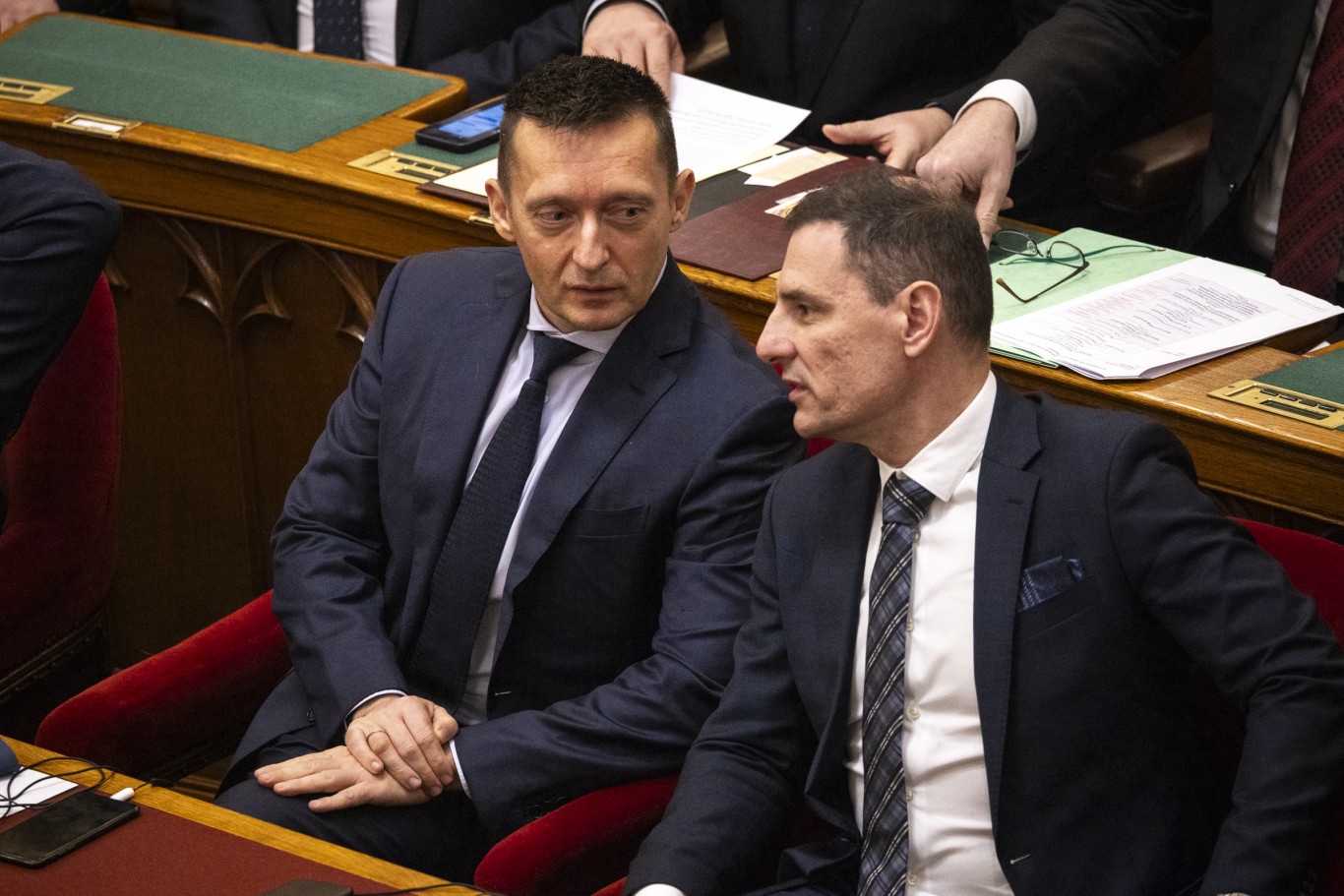 Tuzson Bence törvényt módosítana, hogy bármikor nyom nélkül belenézhessen az ügyészségi iratokba