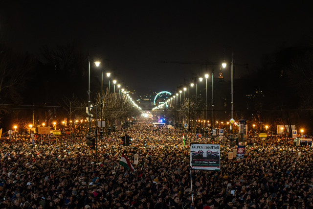 Tüntetés a Hősök terén, 2024. február 16-án a K. Endrét érintő köztársasági elnöki kegyelem apropóján